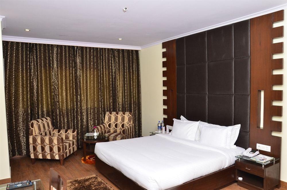 Ck International Hotel Shimla Exterior photo