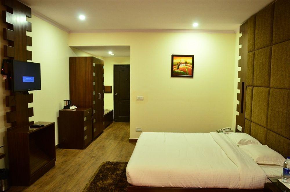Ck International Hotel Shimla Exterior photo