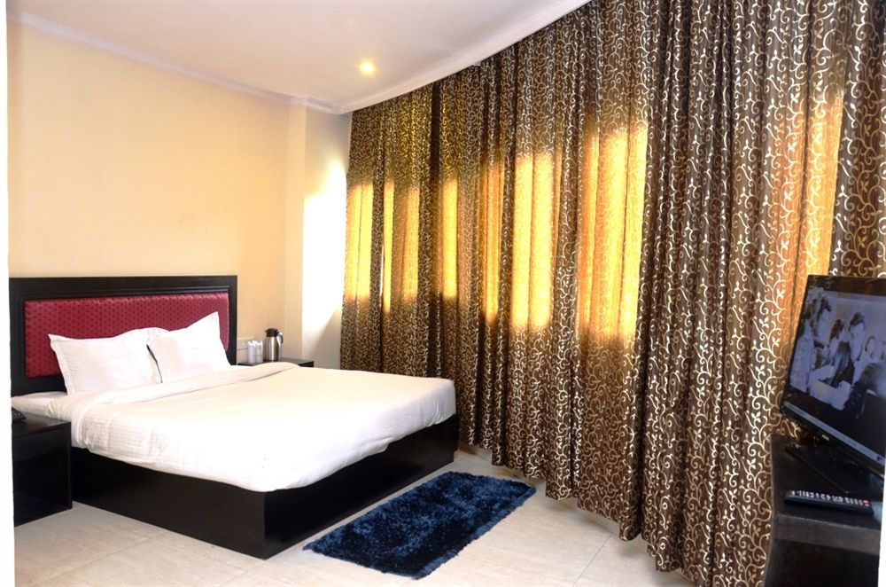 Ck International Hotel Shimla Exterior photo