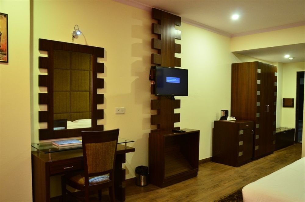 Ck International Hotel Shimla Exterior photo